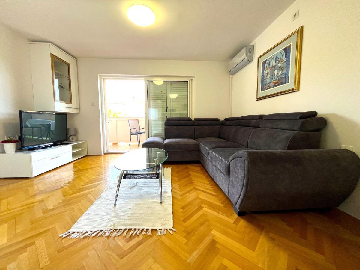 Apartment And Rooms Milak Раб Экстерьер фото