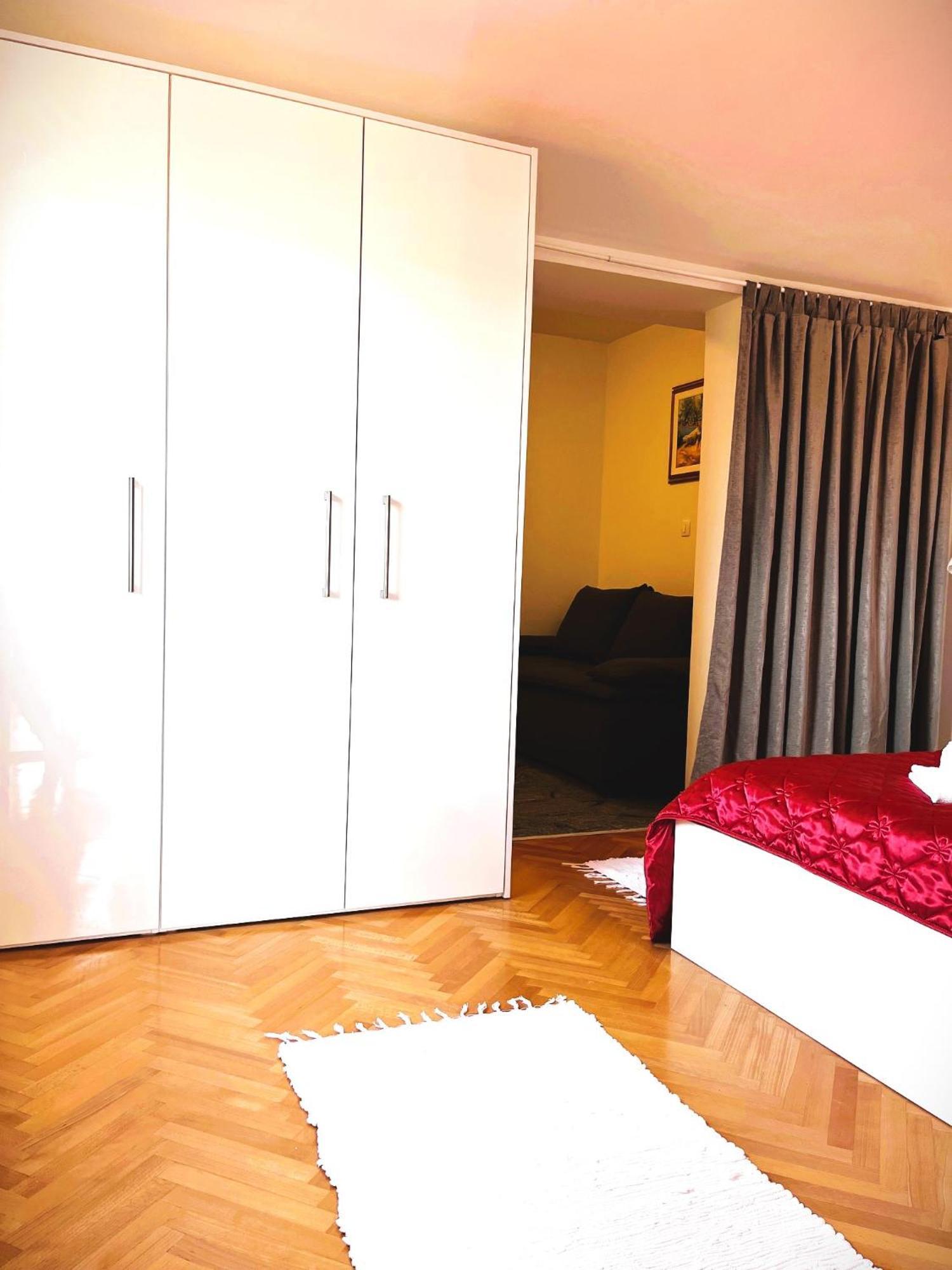 Apartment And Rooms Milak Раб Экстерьер фото