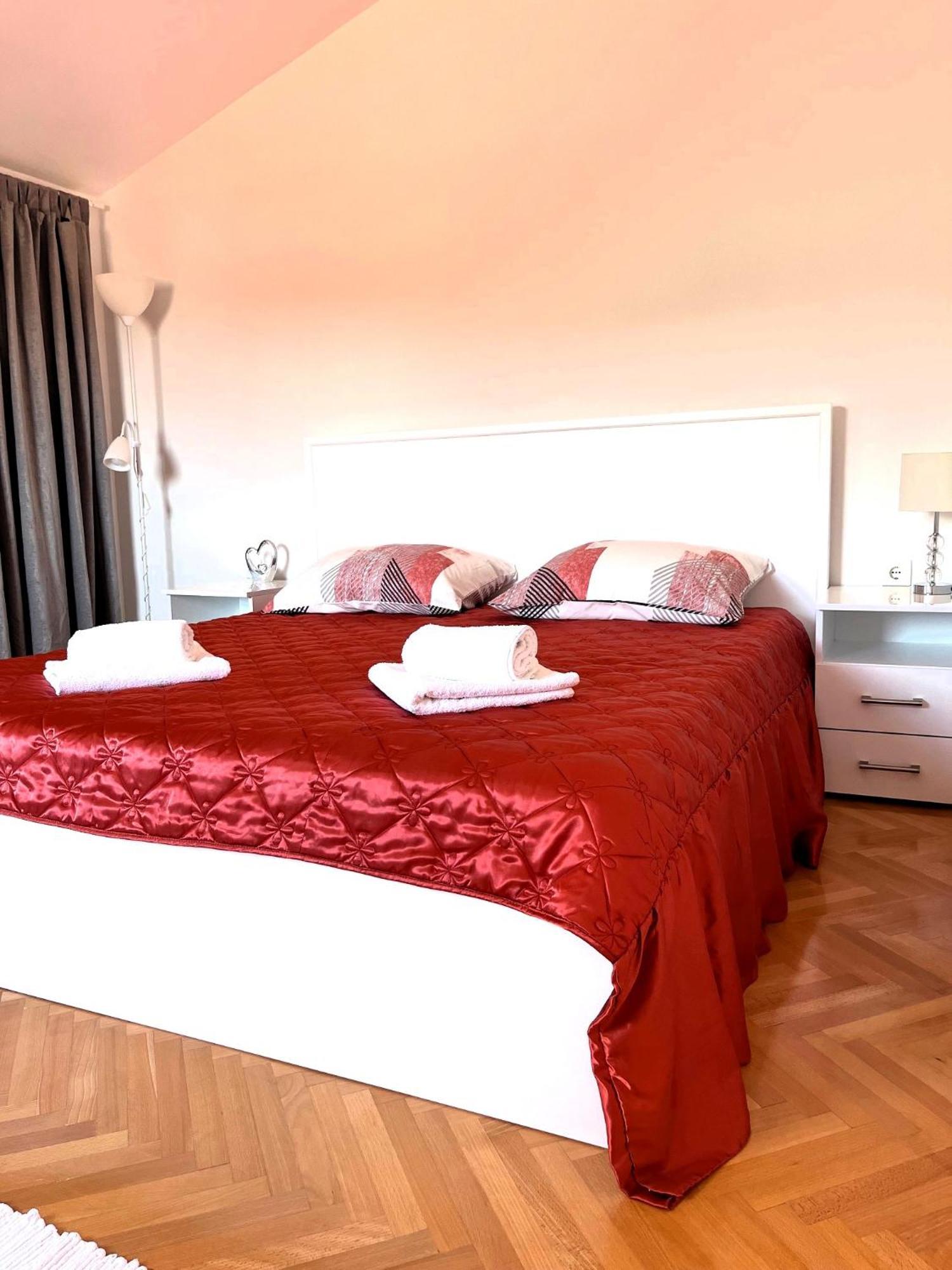 Apartment And Rooms Milak Раб Экстерьер фото