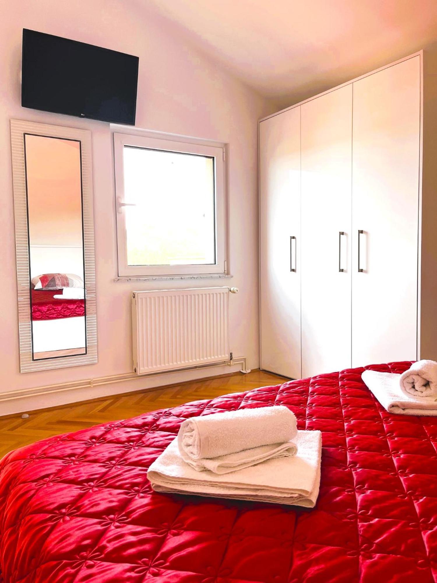 Apartment And Rooms Milak Раб Экстерьер фото