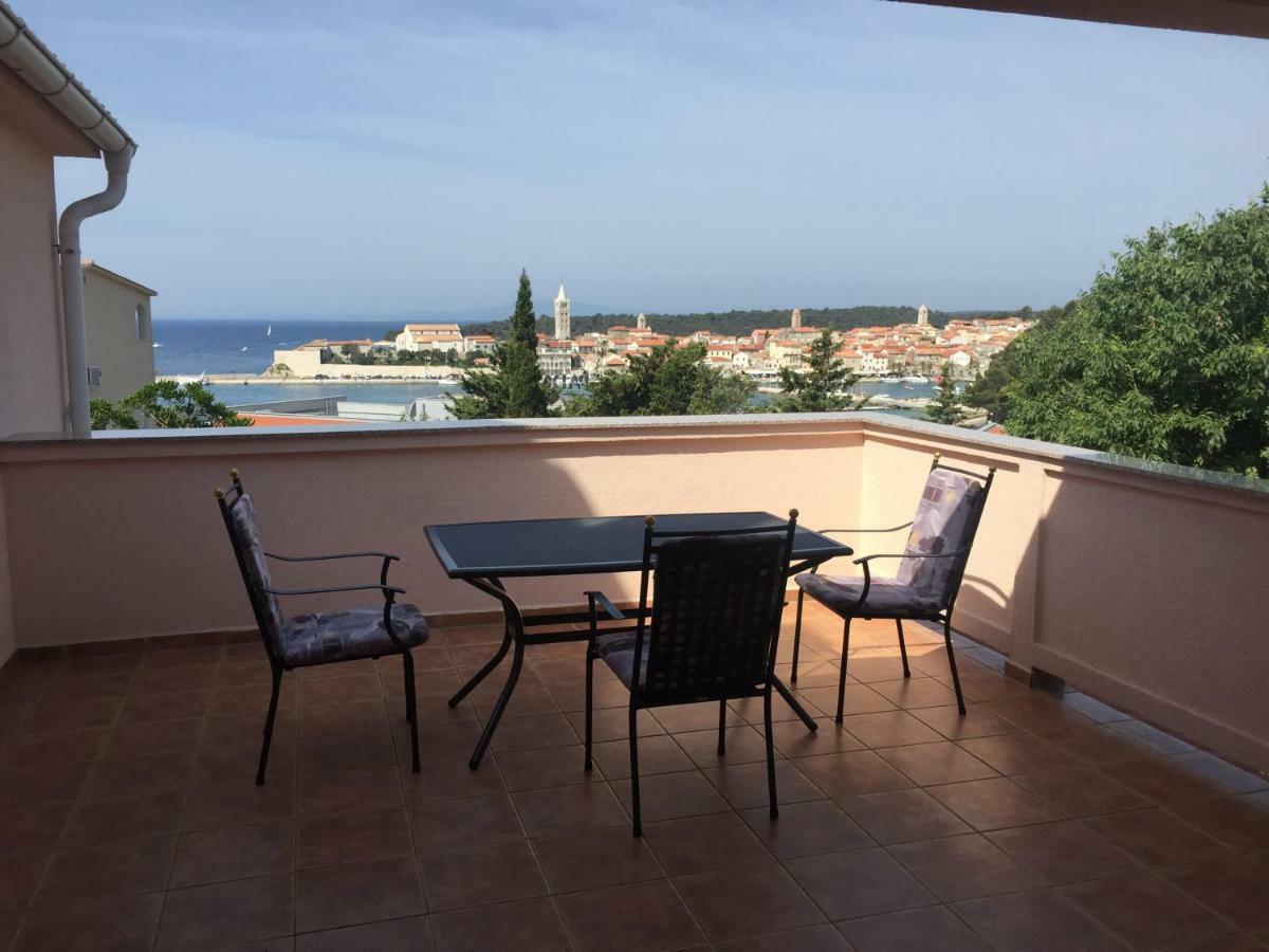 Apartment And Rooms Milak Раб Экстерьер фото