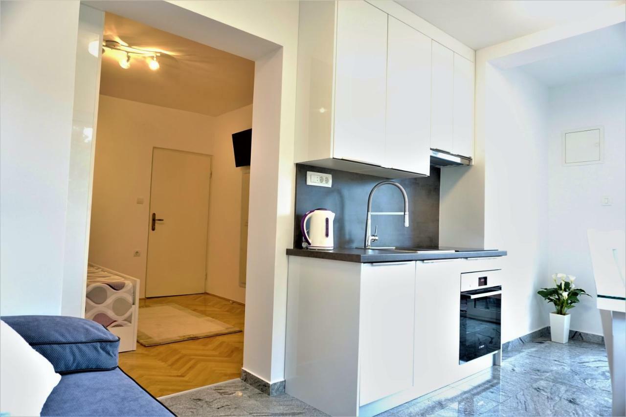 Apartment And Rooms Milak Раб Экстерьер фото