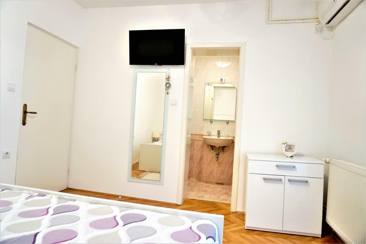 Apartment And Rooms Milak Раб Экстерьер фото