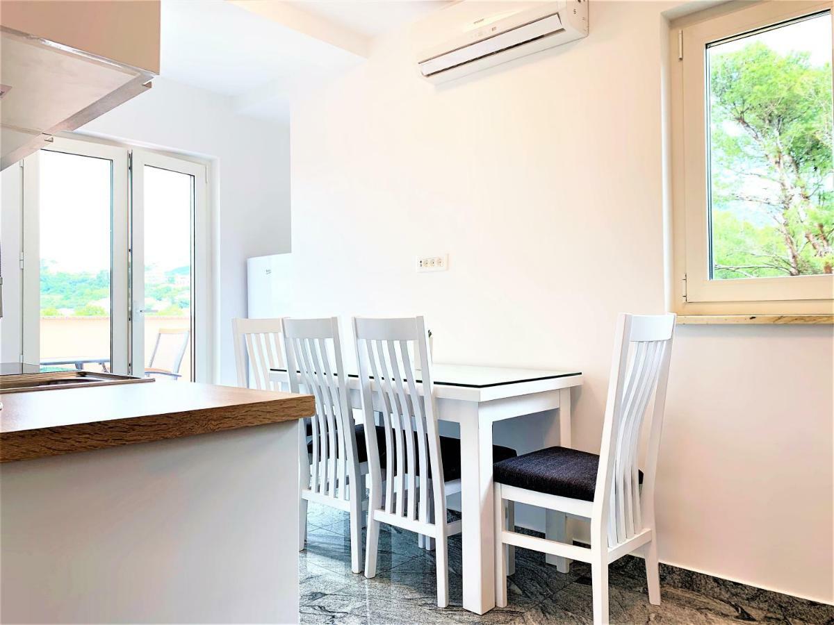 Apartment And Rooms Milak Раб Экстерьер фото