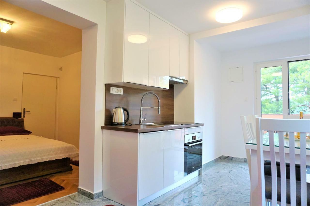 Apartment And Rooms Milak Раб Экстерьер фото