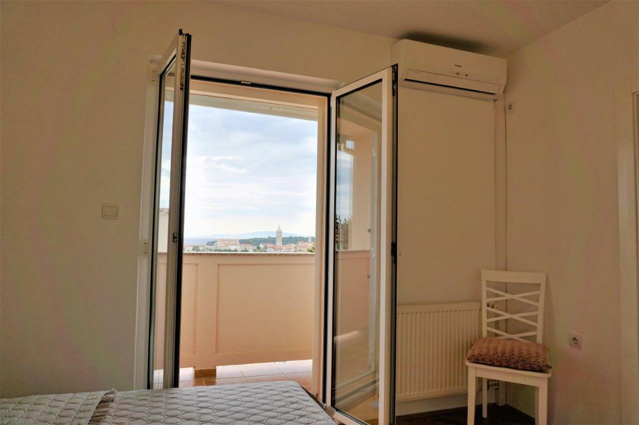 Apartment And Rooms Milak Раб Экстерьер фото