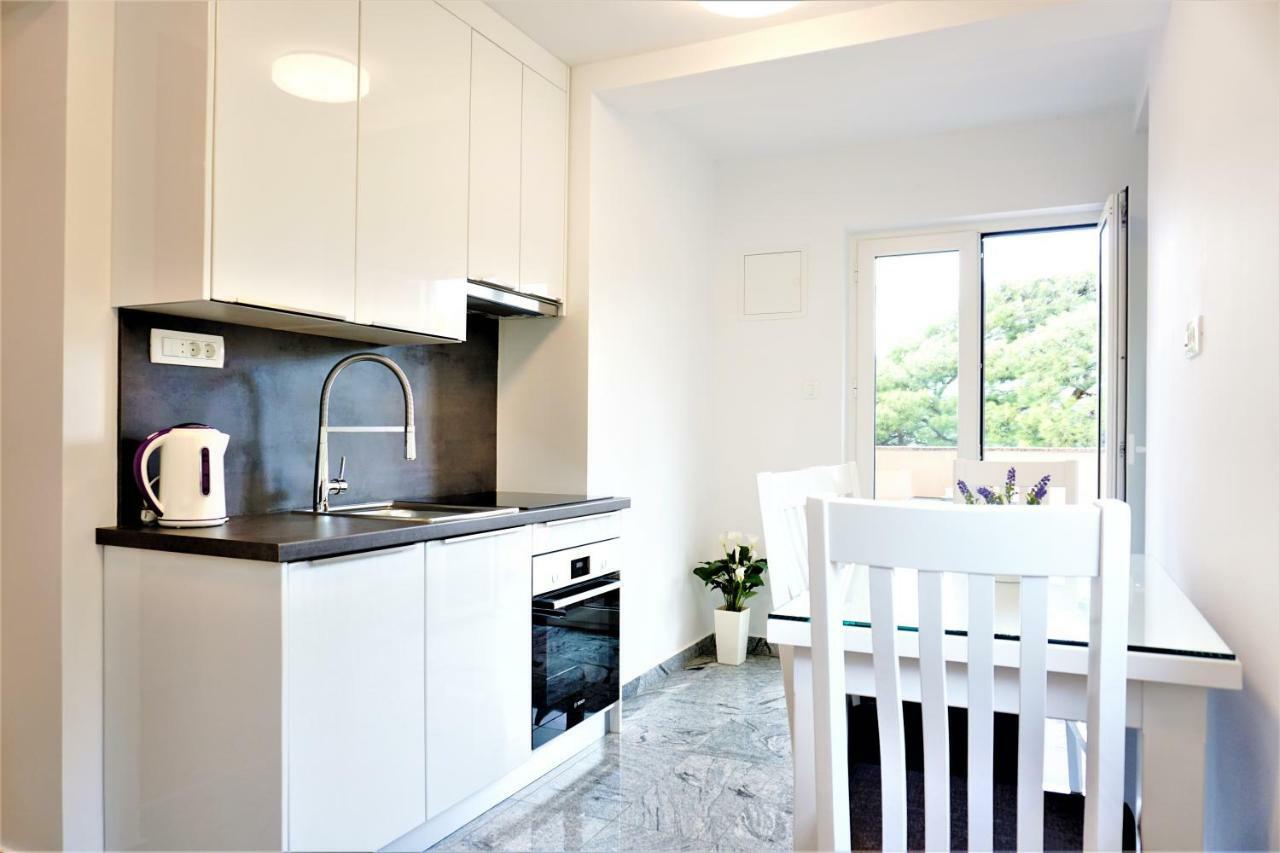 Apartment And Rooms Milak Раб Экстерьер фото