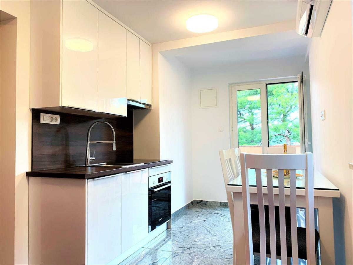 Apartment And Rooms Milak Раб Экстерьер фото