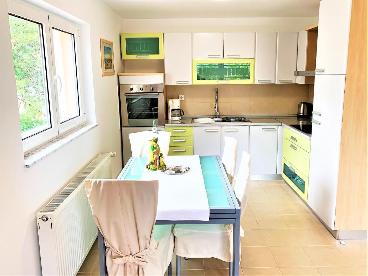 Apartment And Rooms Milak Раб Экстерьер фото