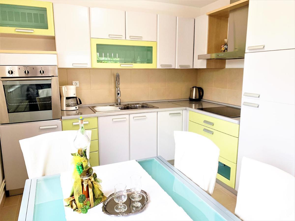 Apartment And Rooms Milak Раб Экстерьер фото