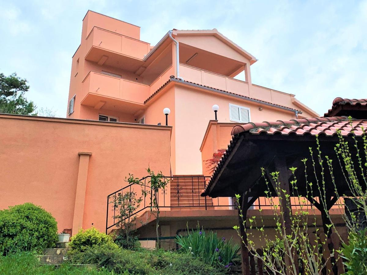 Apartment And Rooms Milak Раб Экстерьер фото