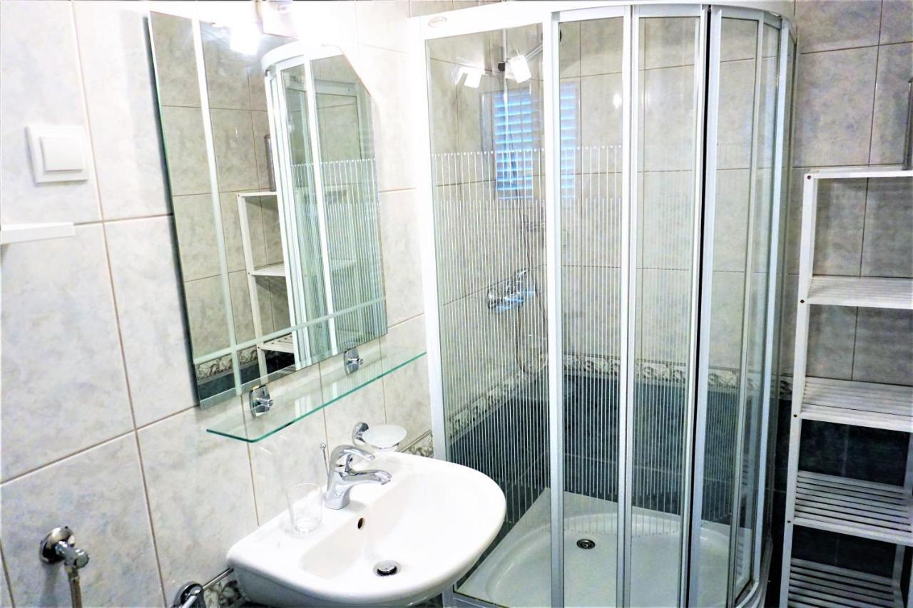 Apartment And Rooms Milak Раб Экстерьер фото